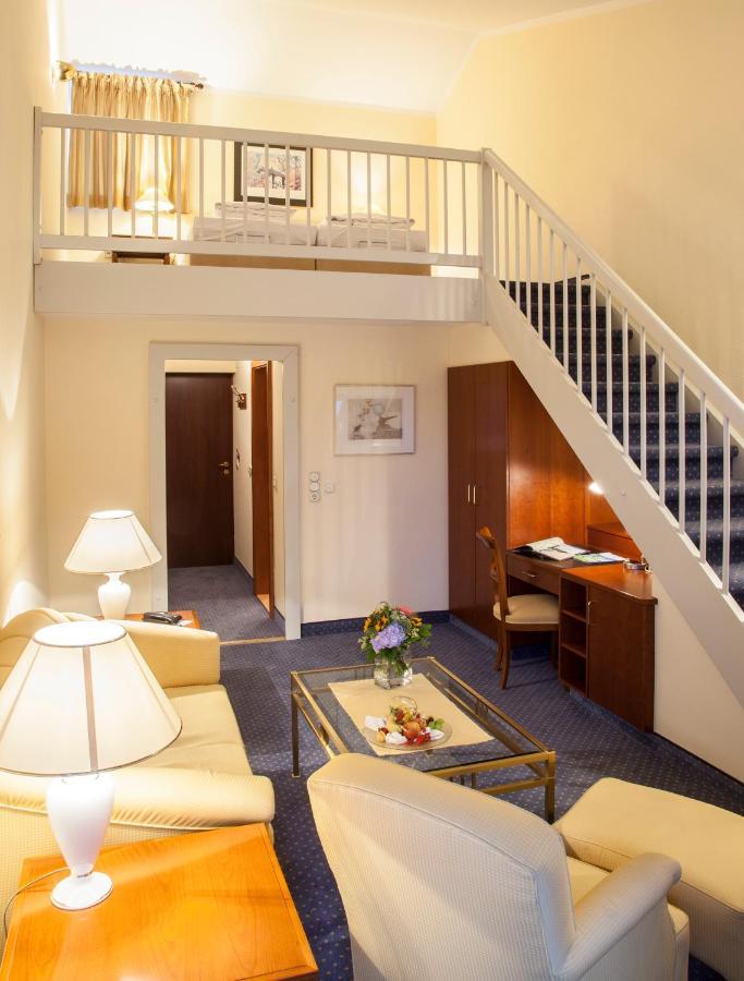 Hotel Hofmark Бад-Бирнбах Экстерьер фото