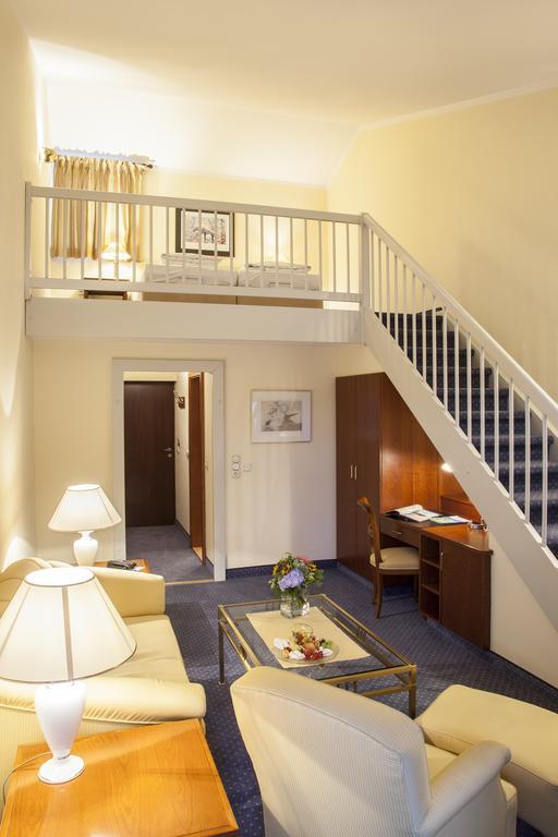 Hotel Hofmark Бад-Бирнбах Экстерьер фото